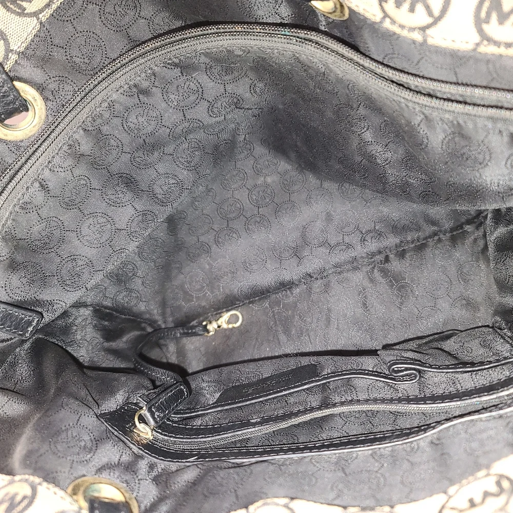 MK MICHAEL KORS  SIGNATURE SHOULDER BAG - Picture 6 of 11